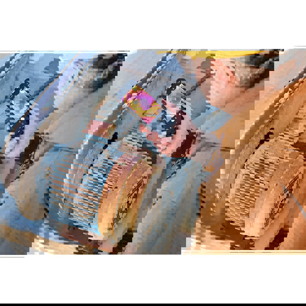 LIR ONE. Edge Pro connects wirelessly to your smart device, allowing you to inspect around obstacles and measure targets from a safe distance